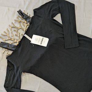 New Fabetics black sports off shoulder shirt, size M